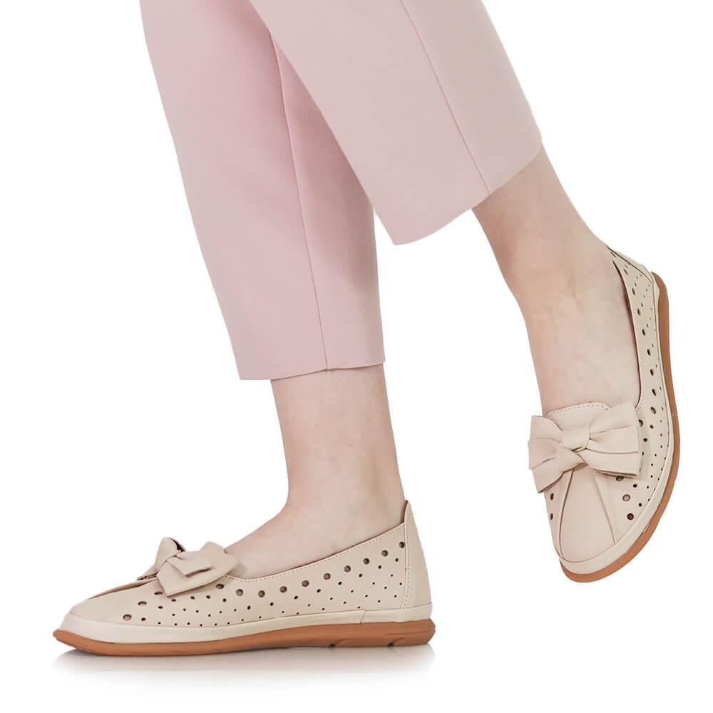 PANTOFI PERFORATI CAPRICIA